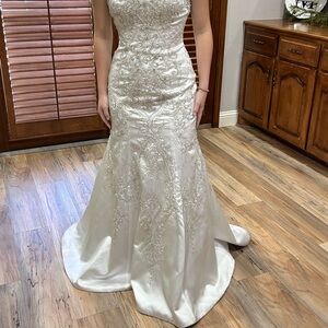 wedding gown, size 4 dress